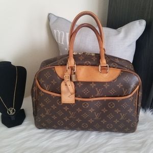 Authentic Louis Vuitton Deauville handbag in monogram